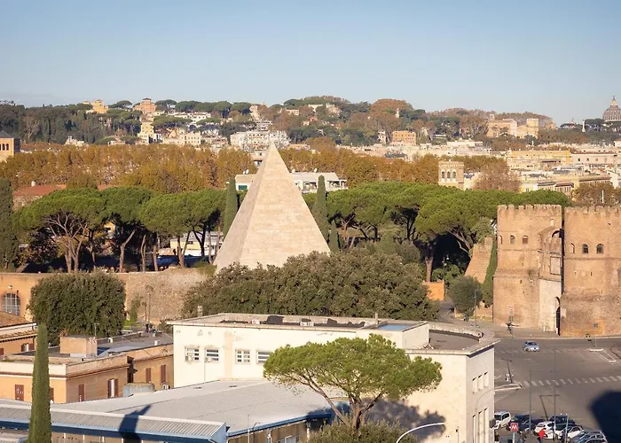 Piramide View By In * רומא